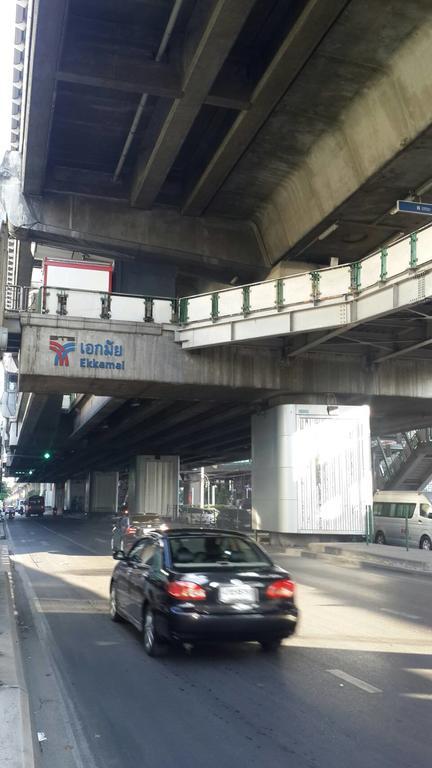 De Sky Sukhumvit Ekkamai Otel Bangkok Dış mekan fotoğraf