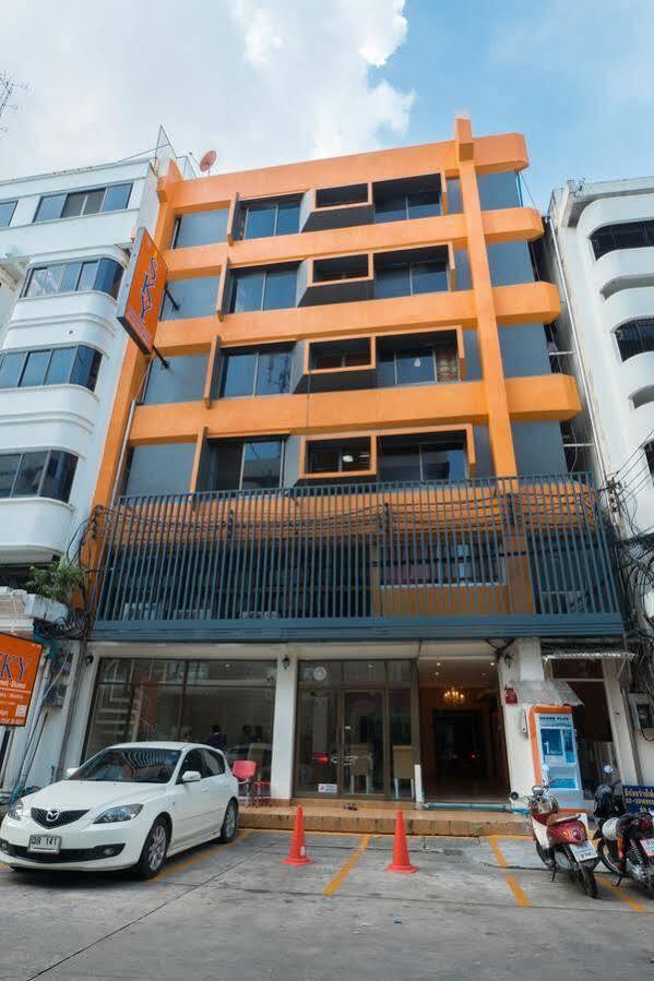 De Sky Sukhumvit Ekkamai Otel Bangkok Dış mekan fotoğraf