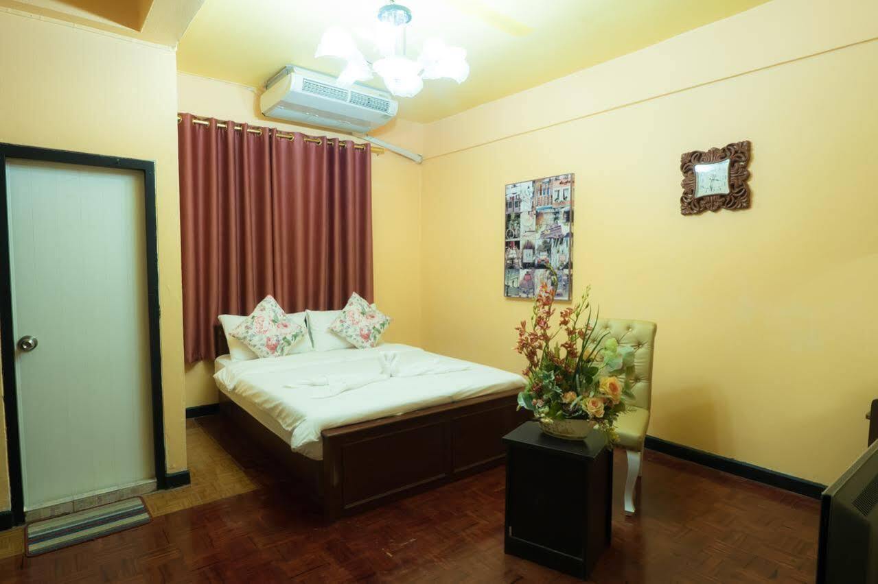 De Sky Sukhumvit Ekkamai Otel Bangkok Dış mekan fotoğraf