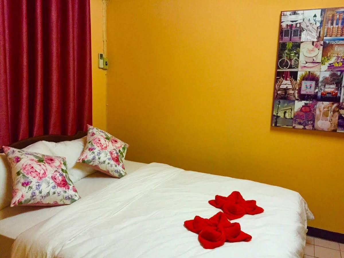 De Sky Sukhumvit Ekkamai Otel Bangkok Dış mekan fotoğraf